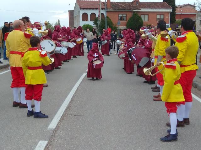 Grupo de trompetas y tambores 